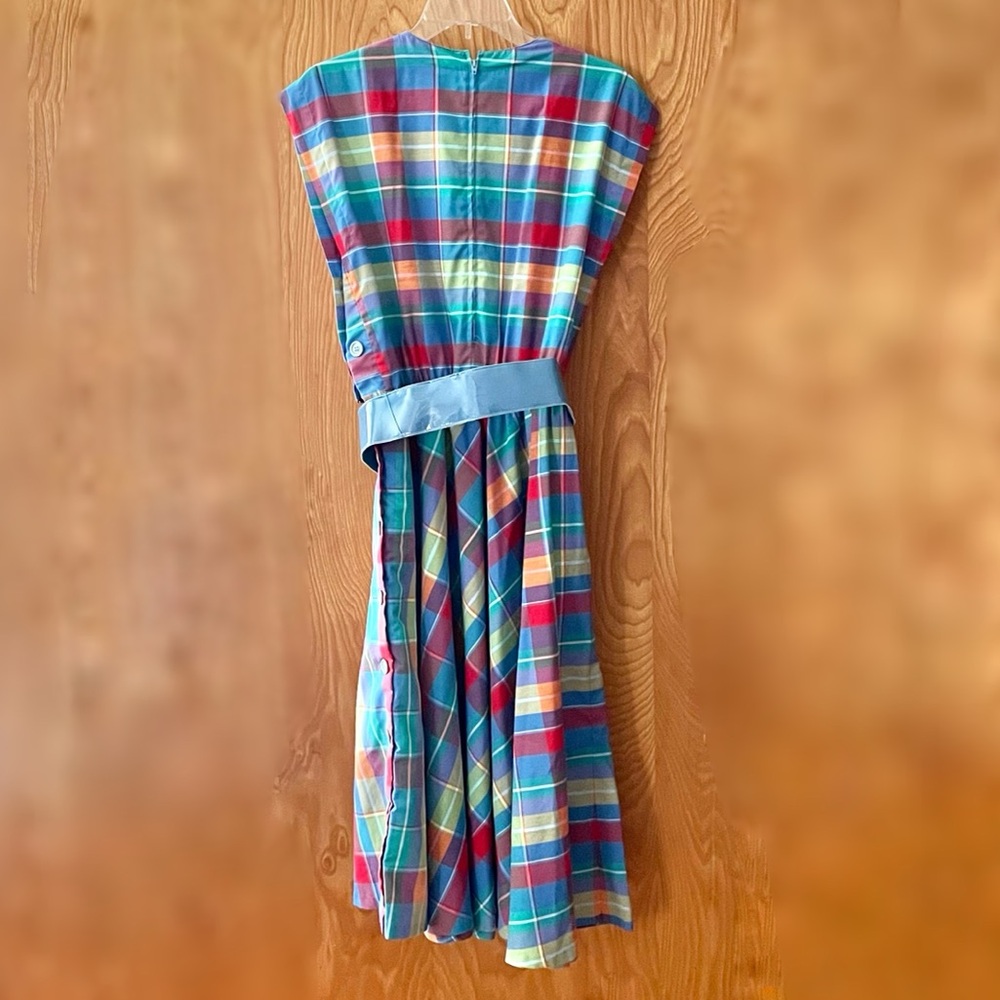 Vintage plaid picnic dress, blue & red with matching belt, side buttons, medium - Picture 8 of 10